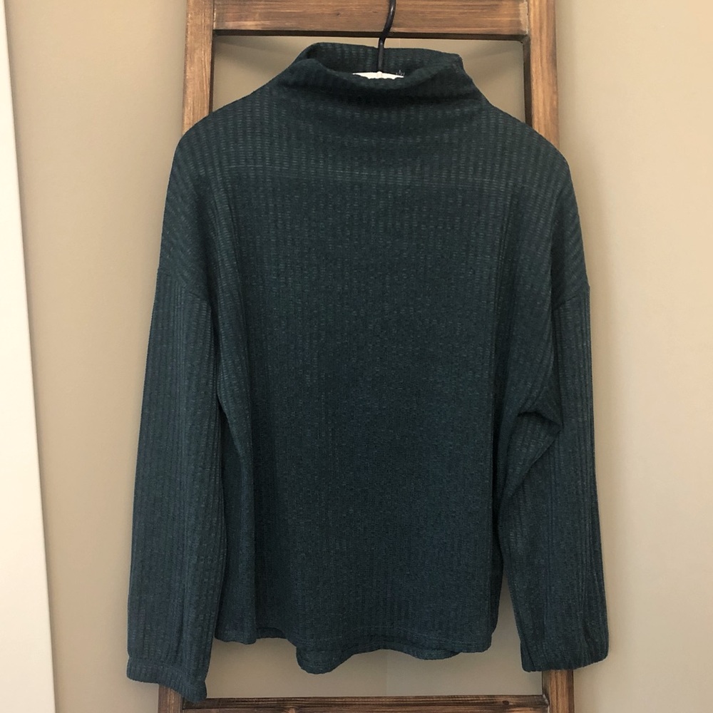 Elegantees Sela Top in Hunter Green